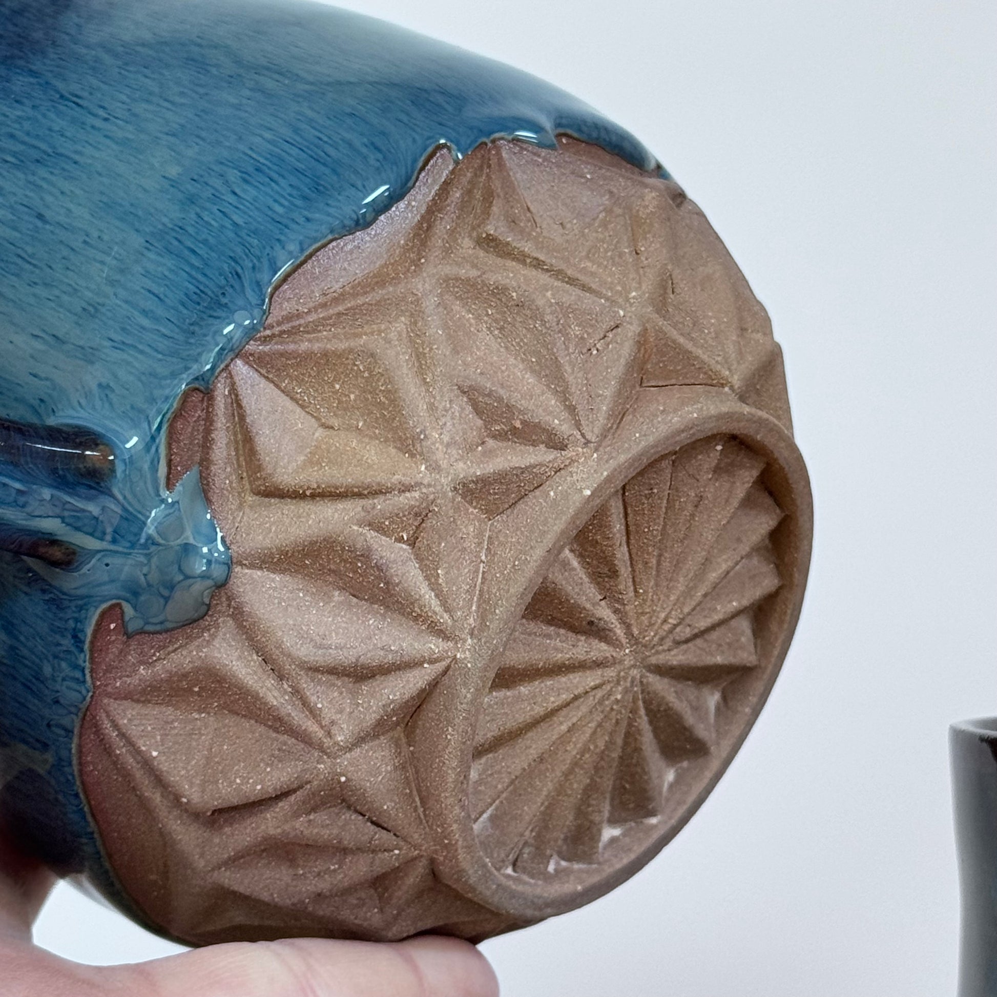 Handmade xxl mugs 650 ml light clay detail