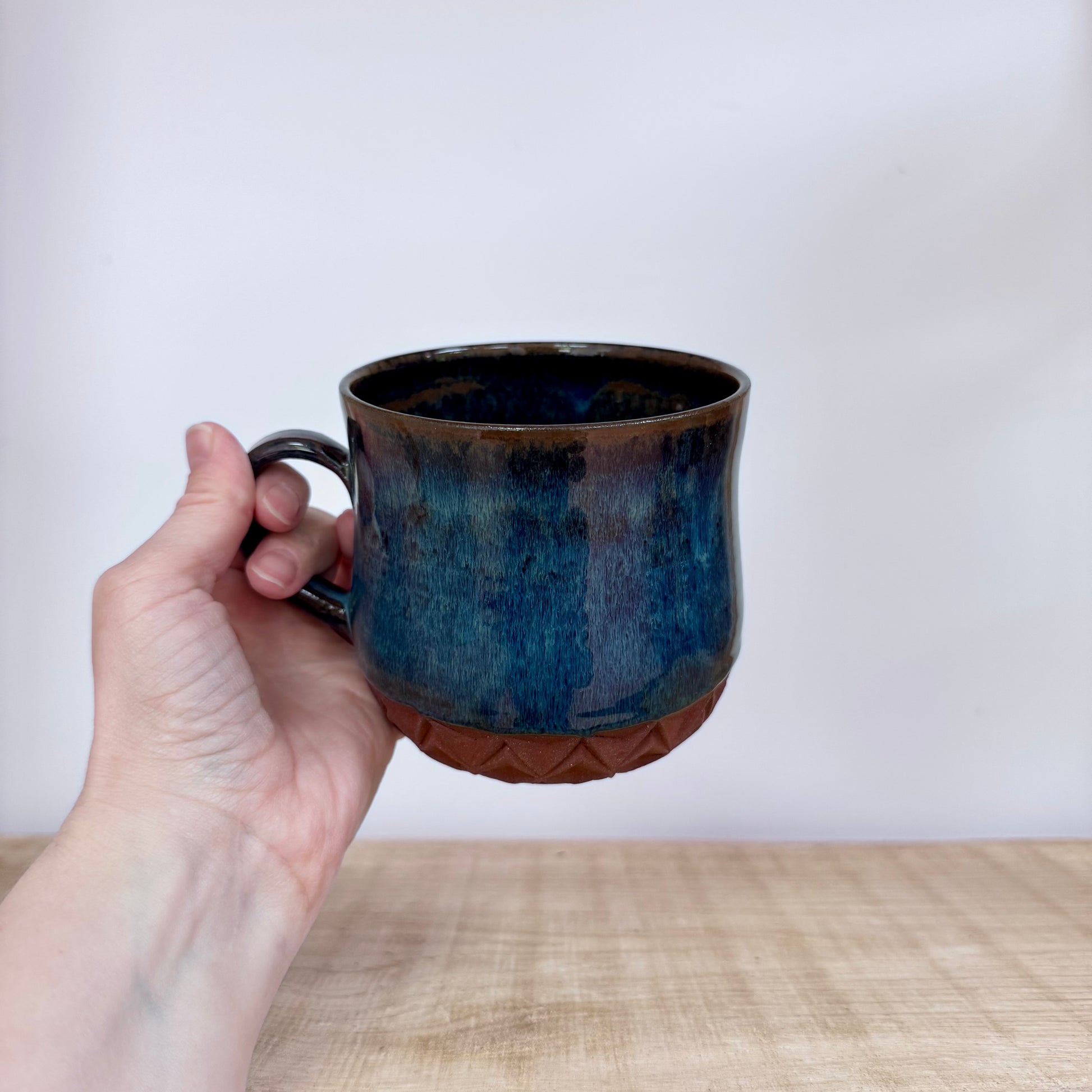 Handmade xxl mugs 650 ml red clay in hand